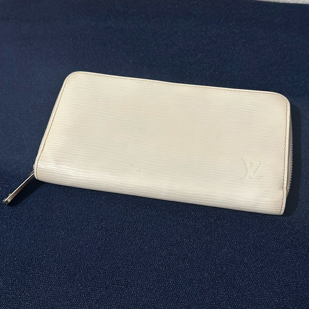 Ivory Louis Vuitton Zippy Wallet